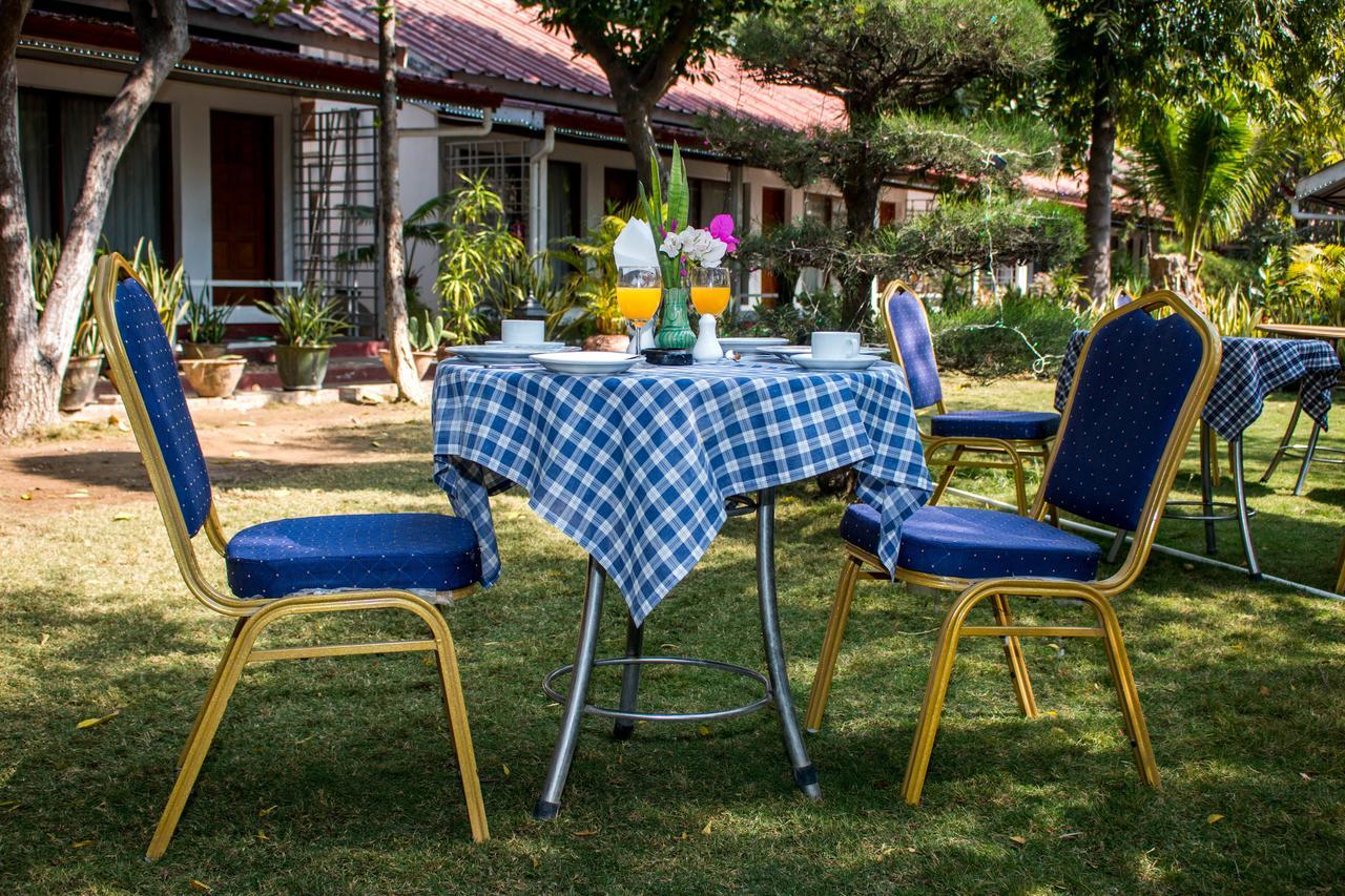 Lawkanat Hotel Баган Екстериор снимка