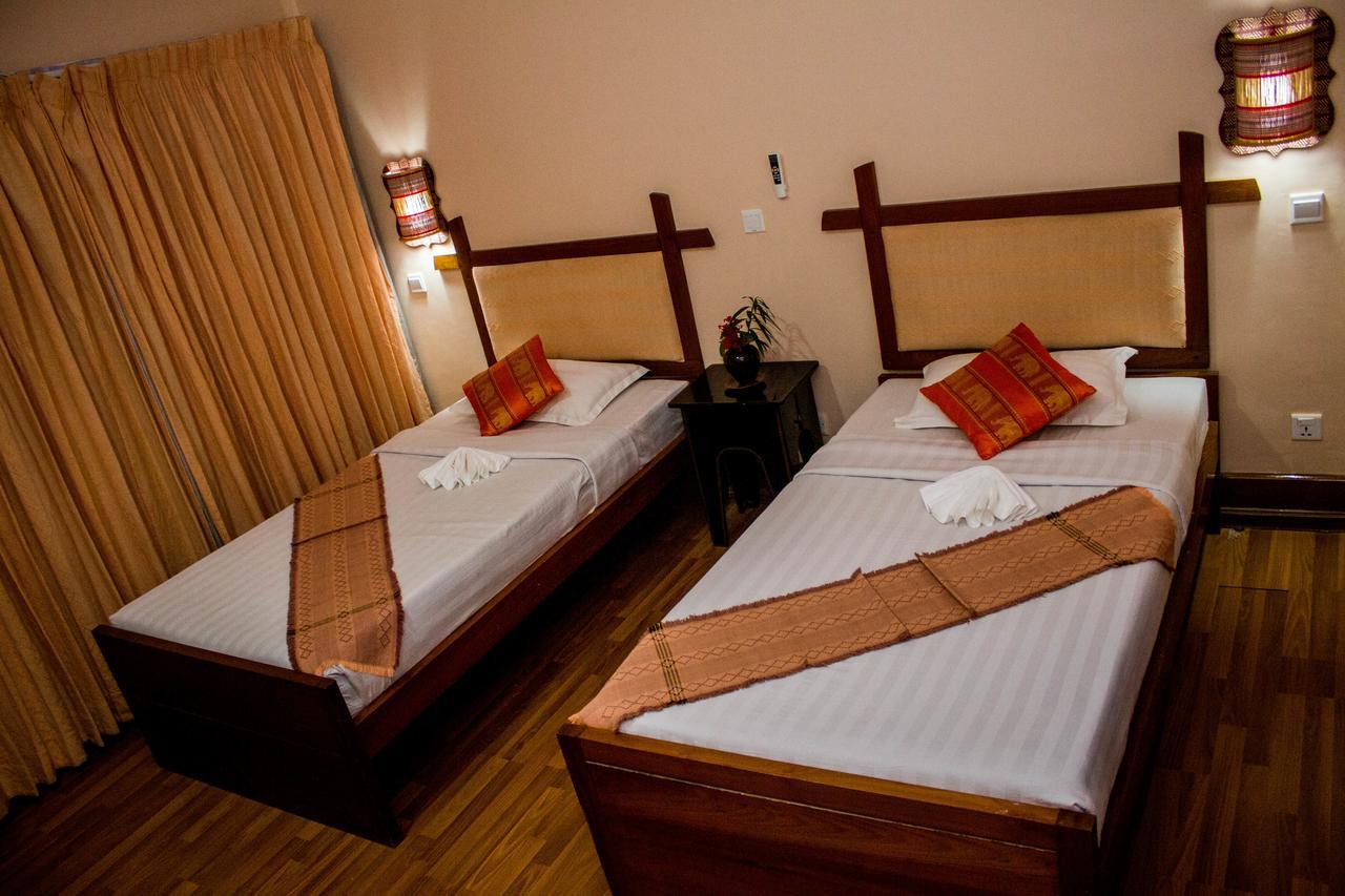 Lawkanat Hotel Баган Екстериор снимка