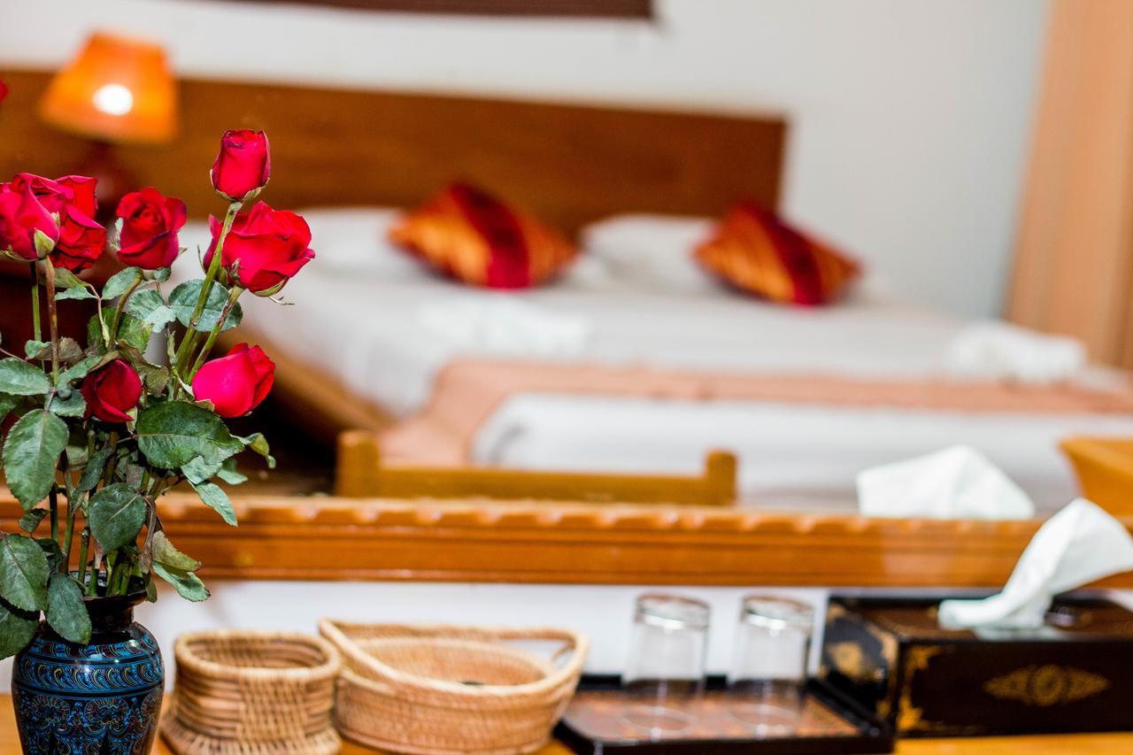 Lawkanat Hotel Баган Екстериор снимка