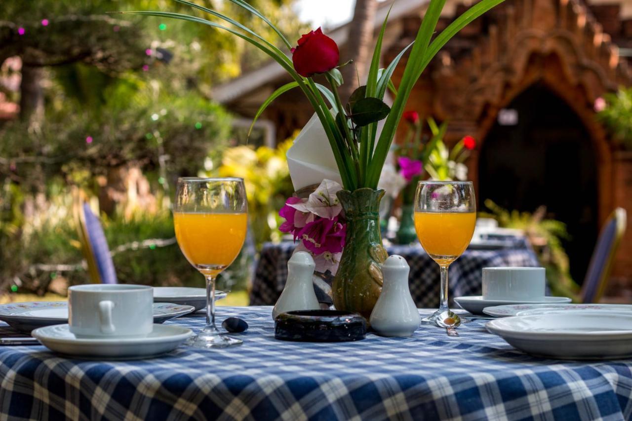 Lawkanat Hotel Баган Екстериор снимка